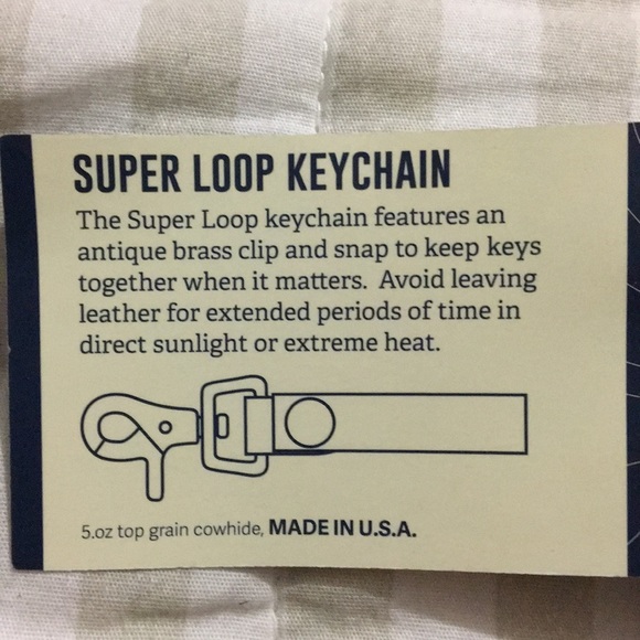 NWT loop keychain - Picture 7 of 7